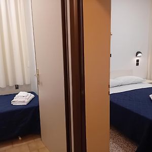 Camera tripla